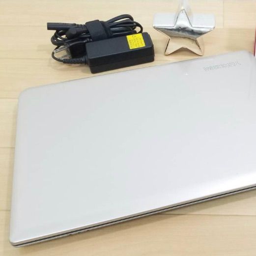超美品 超軽 東芝 液晶画面がタッチパネル HDD 500GB＋新品メモ4GB