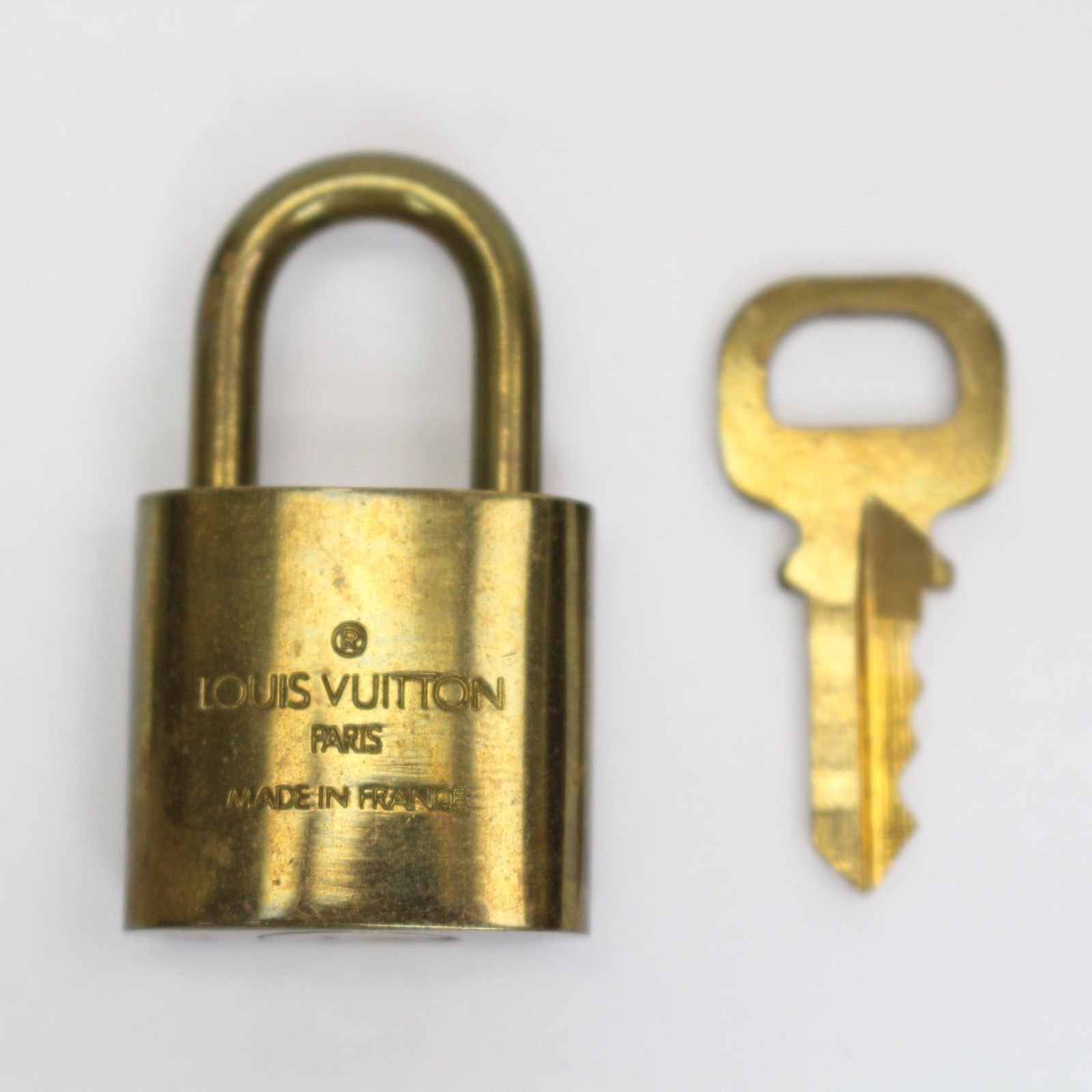 LOUIS VUITTON ルイ ヴィトン カデナ 鍵 南京錠 マットブラック LOUIS VUITTON ルイ・ヴィトン パドロック 保存袋付き 448