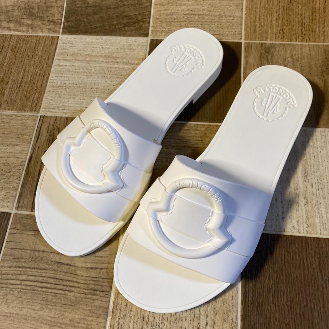 新品未使用！送料込み★MONCLER★サンダル MONCLER (モンクレール) トリコロール 3Dロゴ スライドサンダル