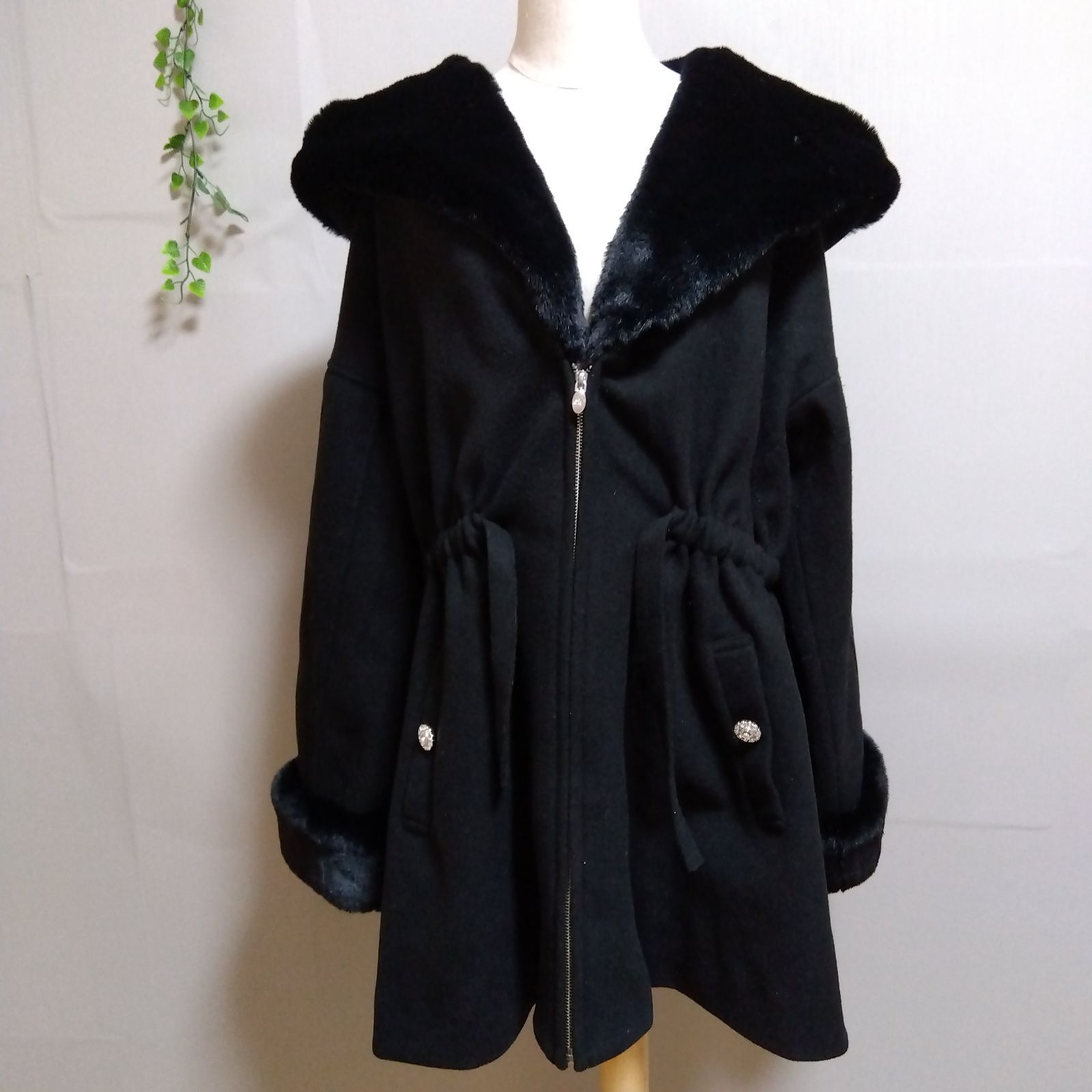 ミシェルマカロン ウエストリボンコート ファー ブラック フリーサイズ