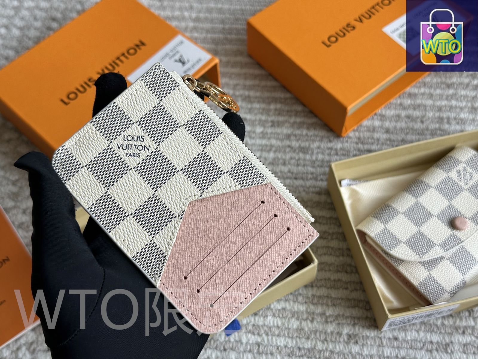 今日WTO】LV ルイ・ヴィトン カードケース 白いチェック柄とピンクの