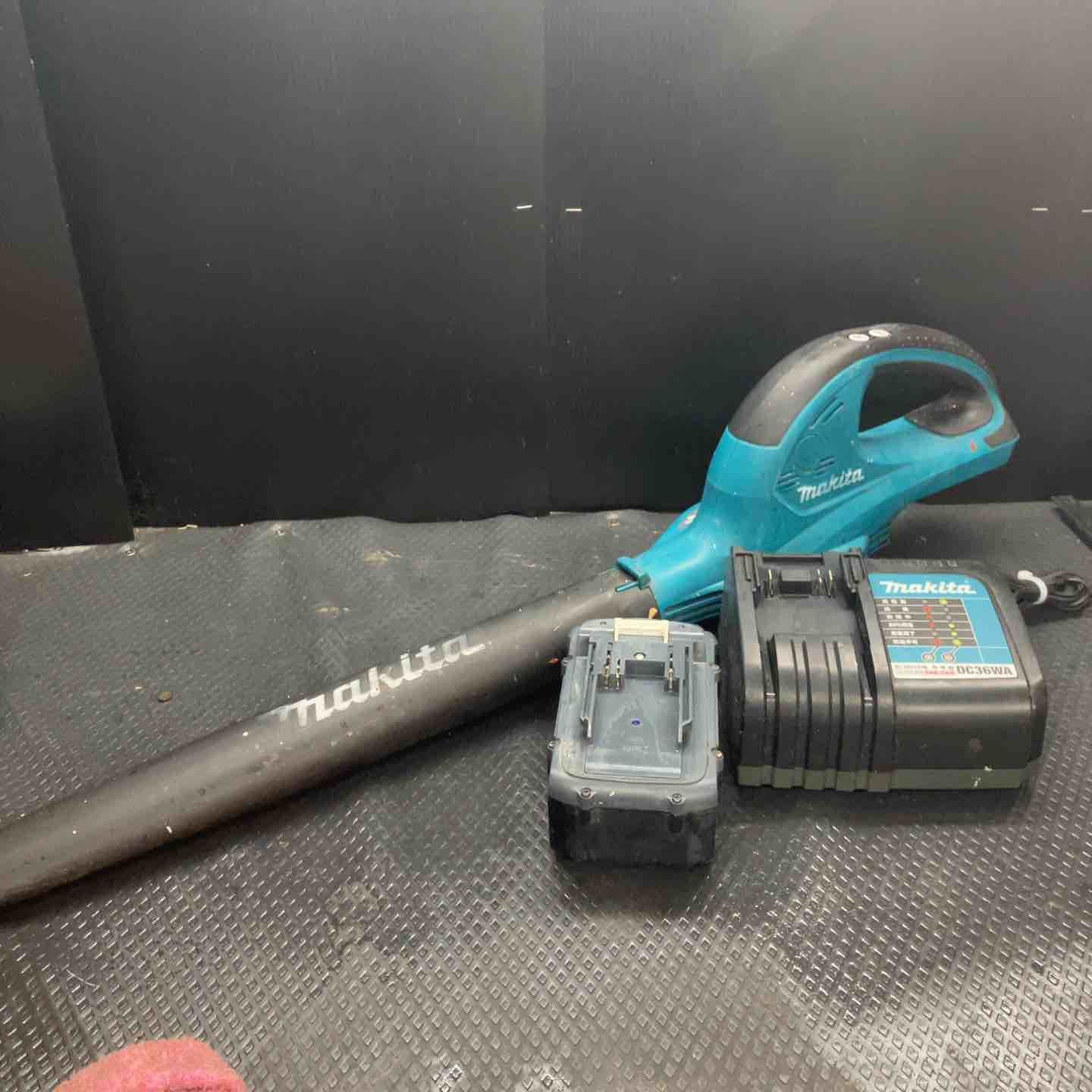 ◇マキタ(makita) コードレスブロア MUB360DWB(2.2Ah)【鴻巣店 