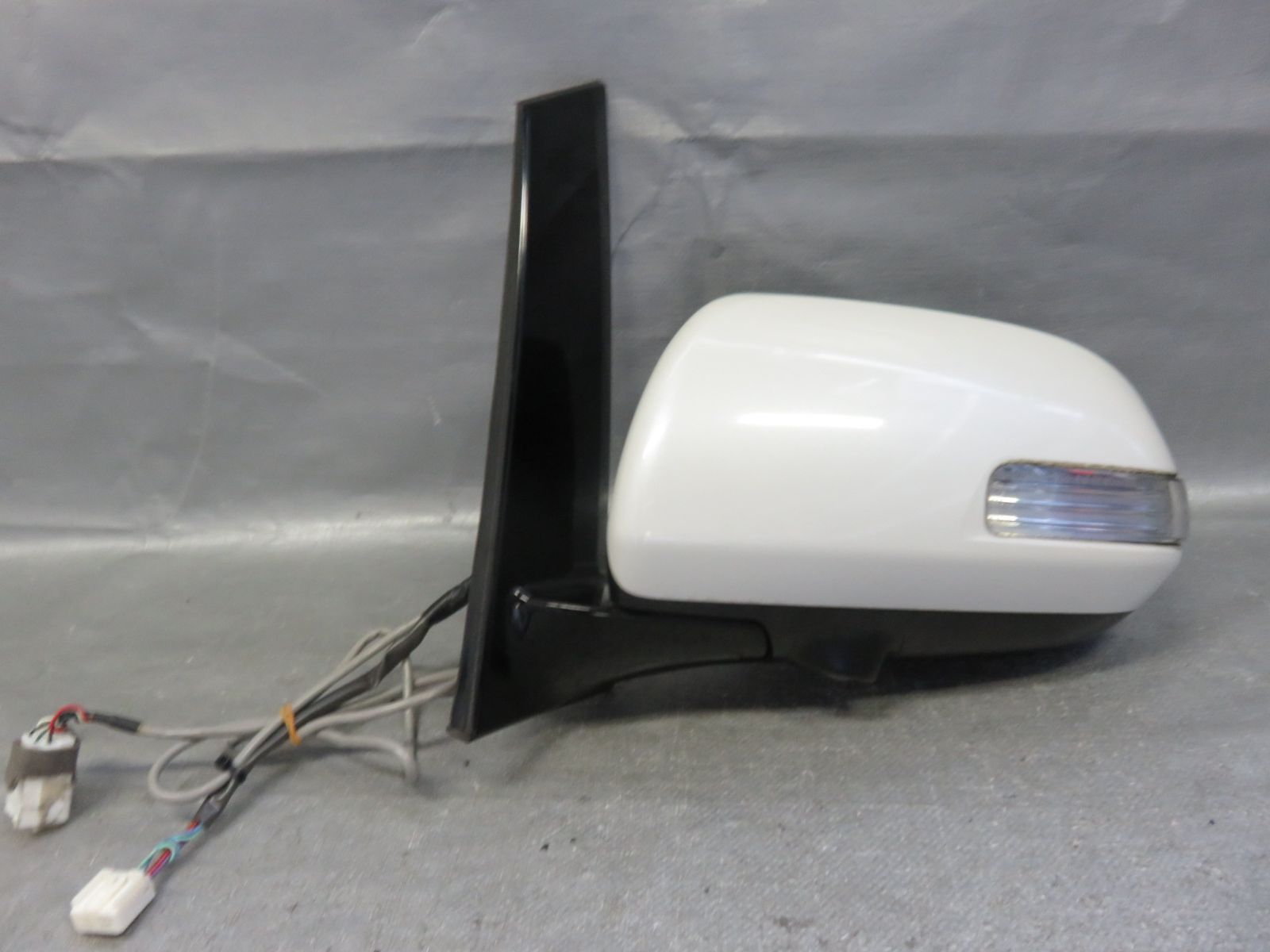 STD7330 アルファード ヴェルファイア ANH20W ANH25W GGH20W GGH25W 前期 純正 左 ドアミラー サイドミラー 助手席 左側 070