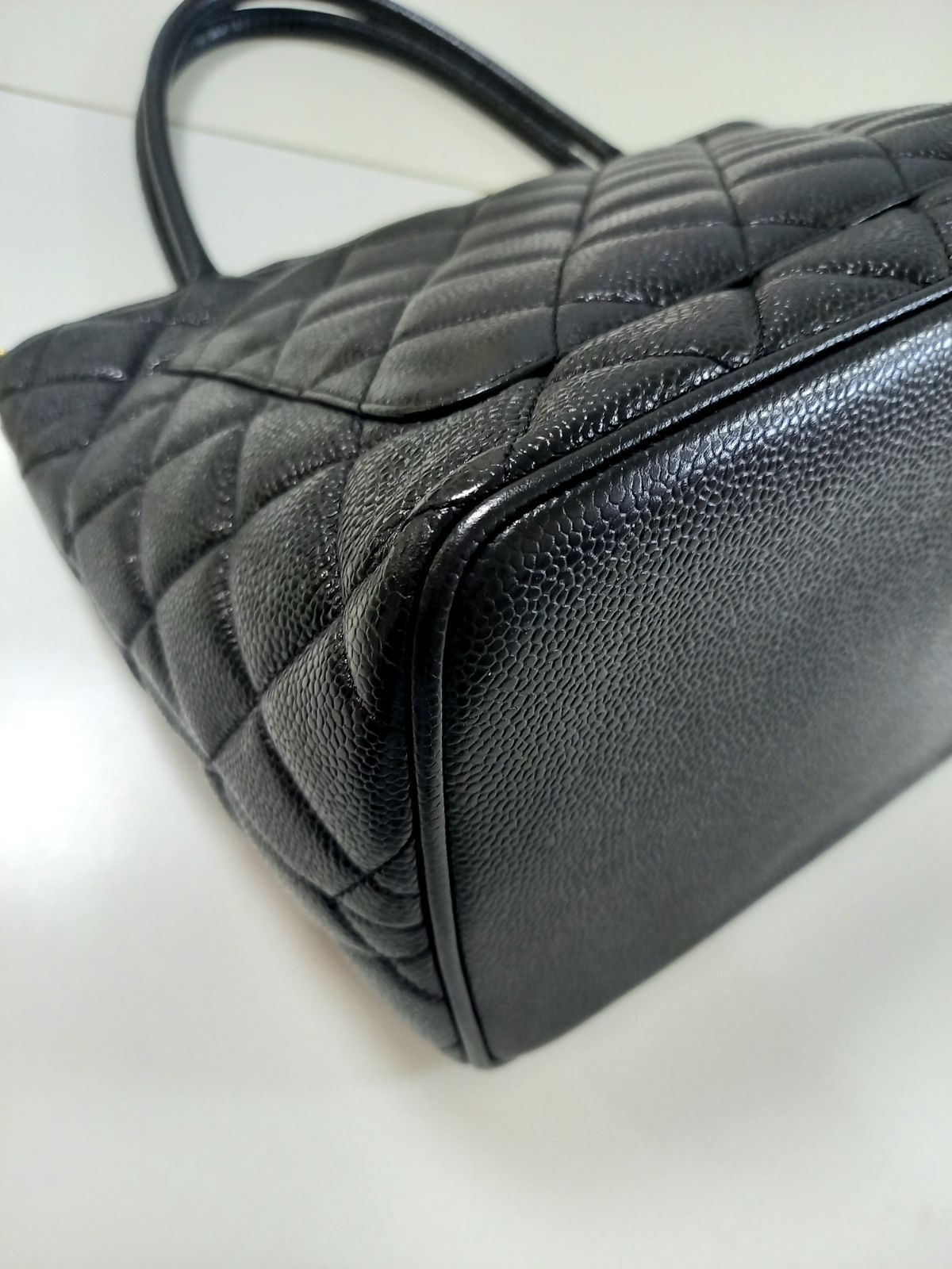 国内発送シャネル メダリオン トート キャビア CHANEL Pre-Owned 2002-2003 キャビア メダリオン トートバッグ