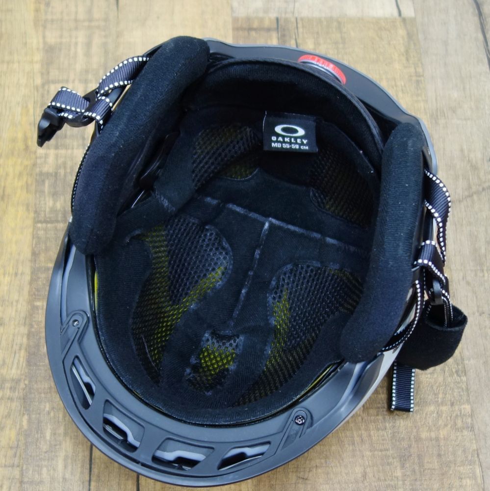 Oakley MOD5 ヘルメット Oakley MOD5 (2019)とMOD3 (2023) | 登ったり滑ったり