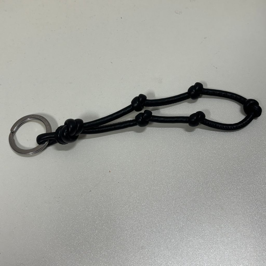 BOTTEGA VENETA ボッテガヴェネタ Leather Key Chain SILVER レザーキーホルダー ブラック シルバー 表参道A06
