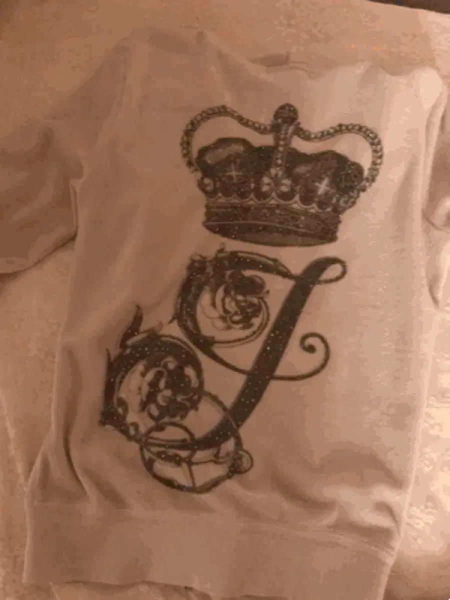 必須アイテム ジップアップ