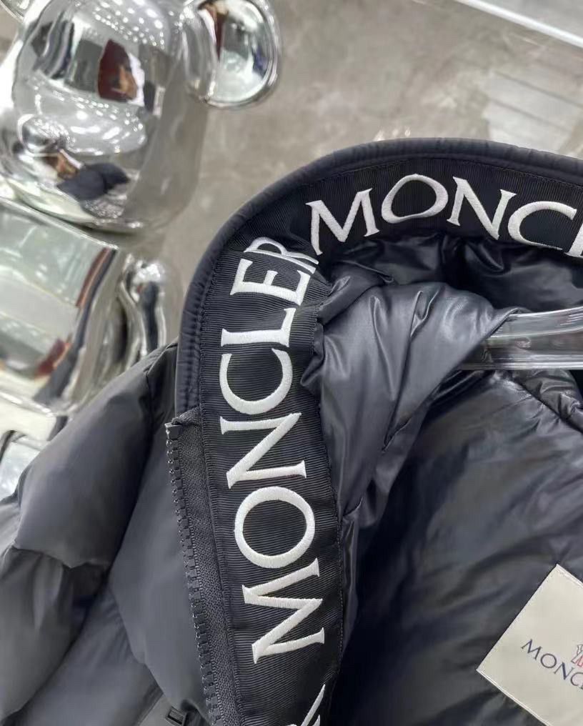 MONCLERモンクレール モンクラーダウンジャケット