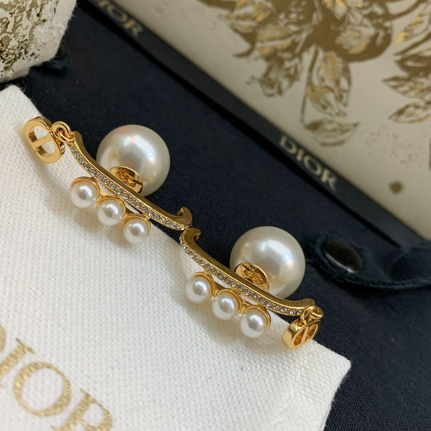 【新品未使用】Dior（ディオール）ゴールドメッキ パール＆クリスタル装飾イヤリング