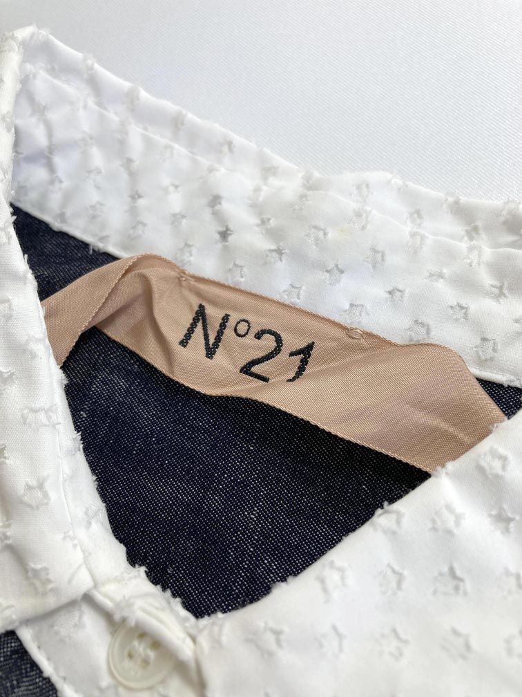 N°21　ヌメロヴェントゥーノ   アンカービジュー  デニム シャツ size40/紺■■レディース