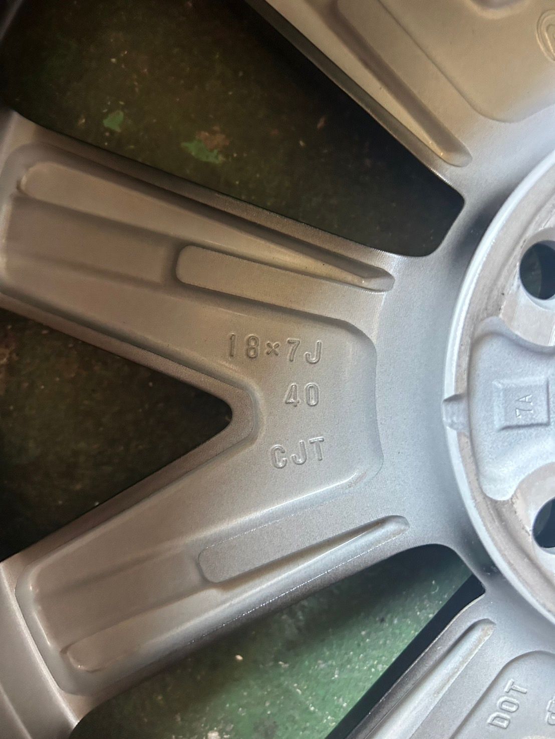 LEXUS LBX 純正 18インチ ホイール1本 7J 40 PCD114.3 ハブ径約60 MICHELIN 225 55R18 2025 No.719 TRITUETUBI_COM