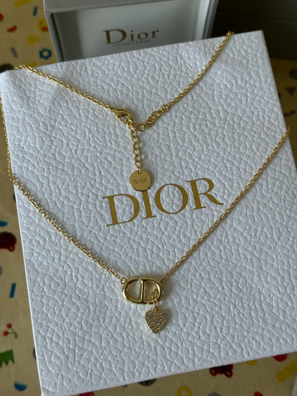 超人気✩Dior ゴールドネックレス ハートチャーム付き - メルカリ