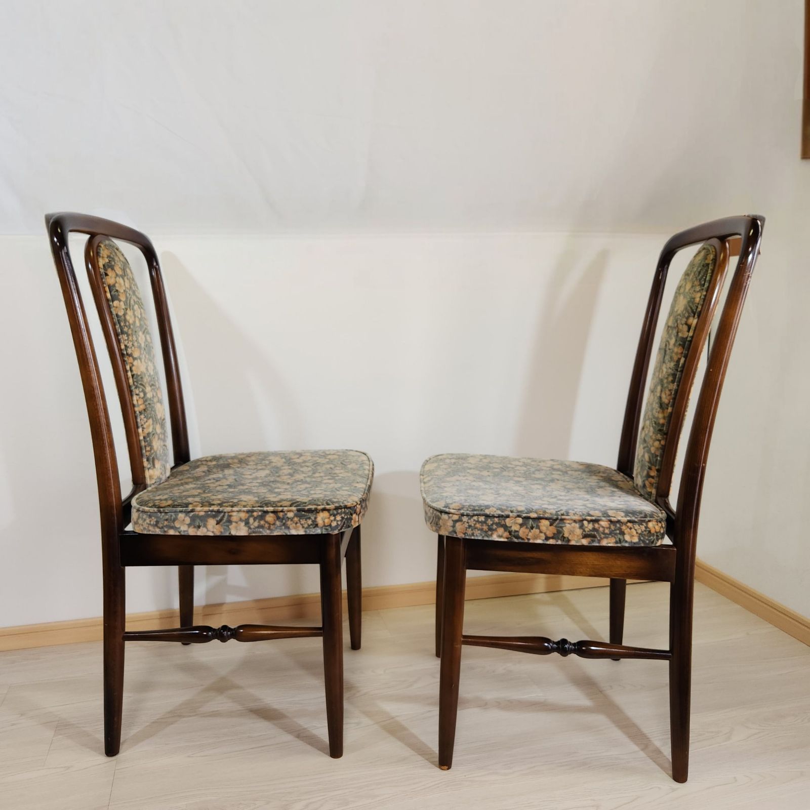 karimoku　ダイニングチェア　オールド　カリモク　コロニアル　花柄　ベロア karimoku ダイニングチェア オールド カリモク コロニアル 花柄 ベロア