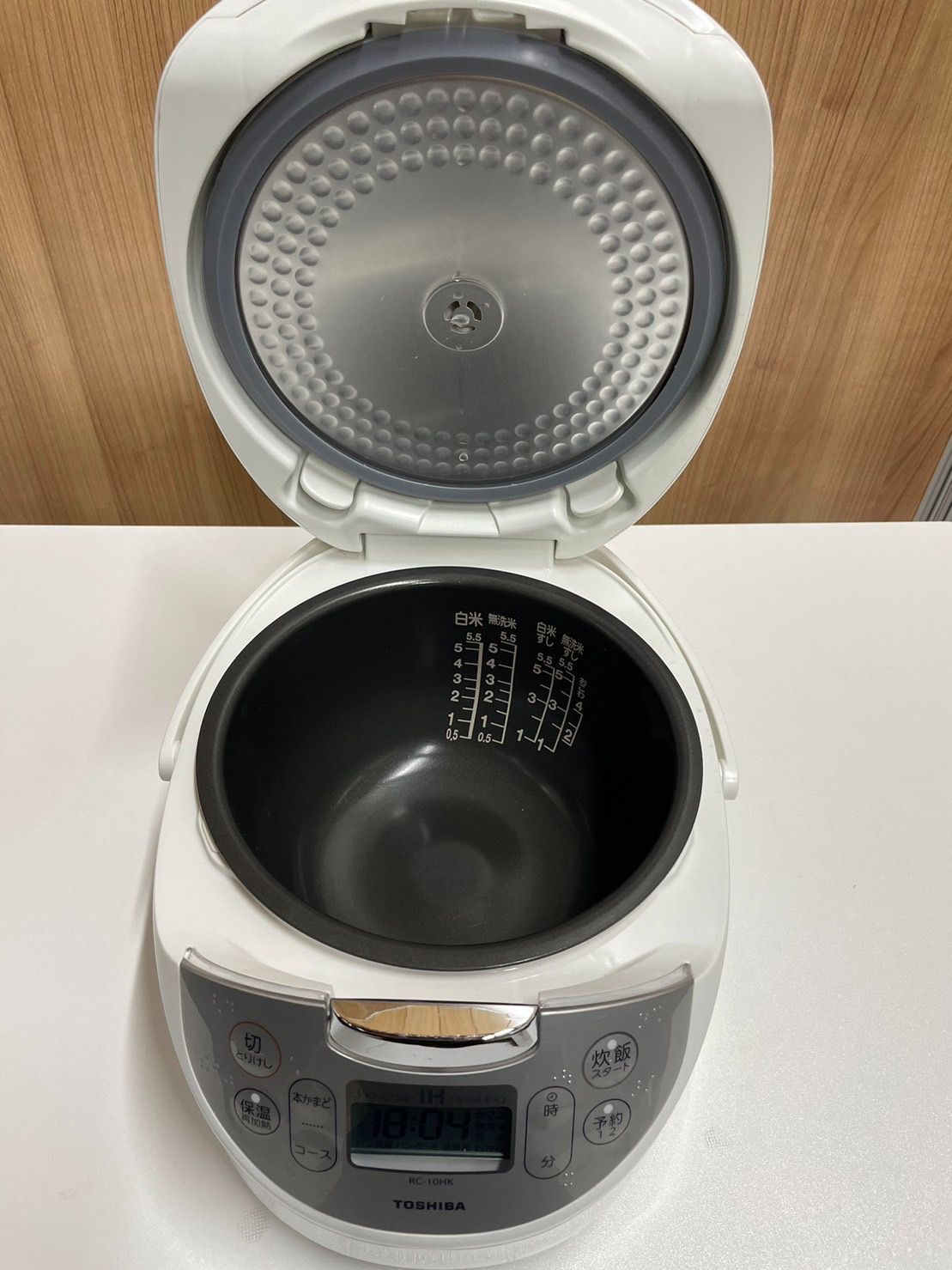 2022年製TOSHIBA RC-10VRR 東芝真空IHジャー炊飯器ジャンク品 - 炊飯器 ...