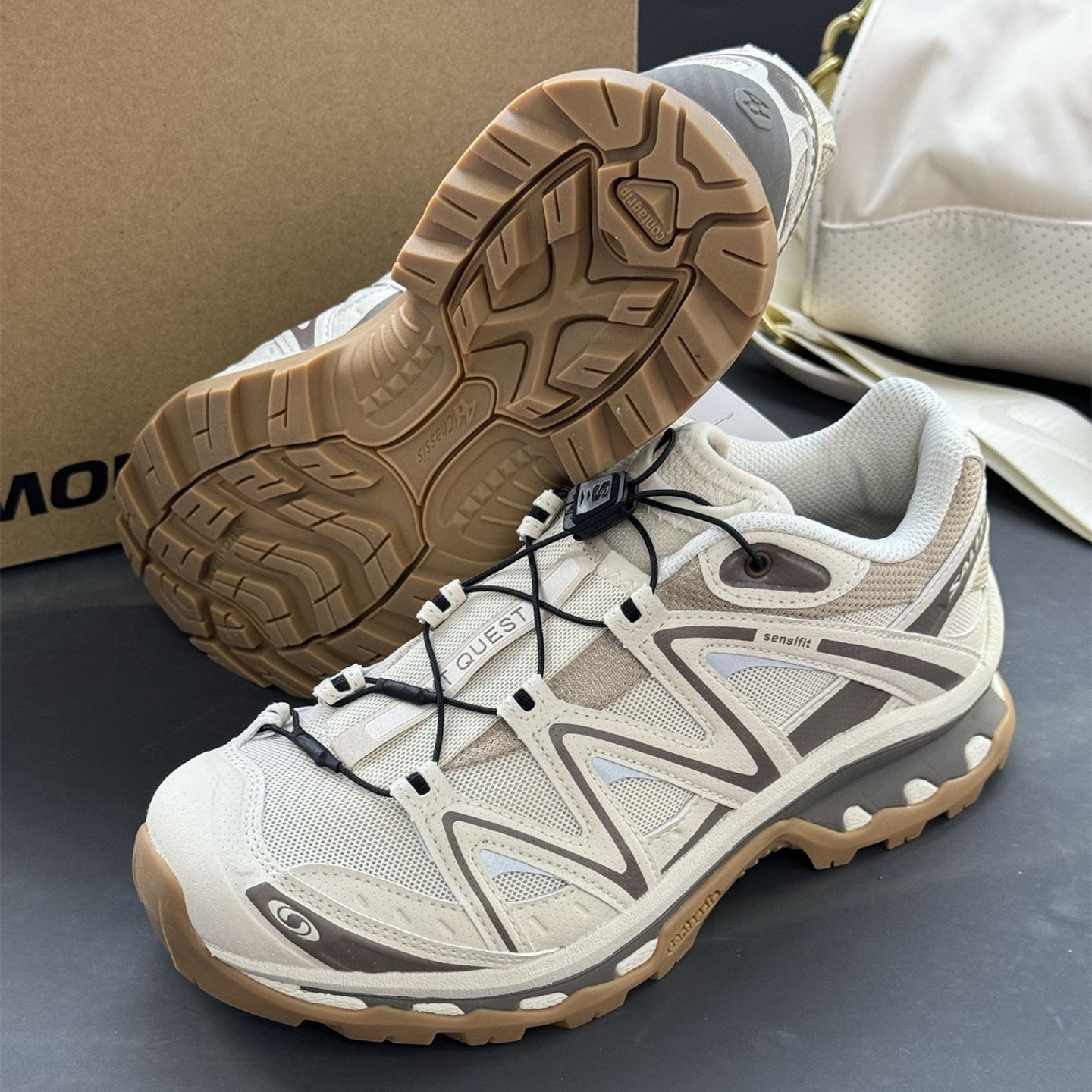 Salomon XT-Quest ADV”Beige 耐摩耗アウトドアクロスカントリーランニングシューズ