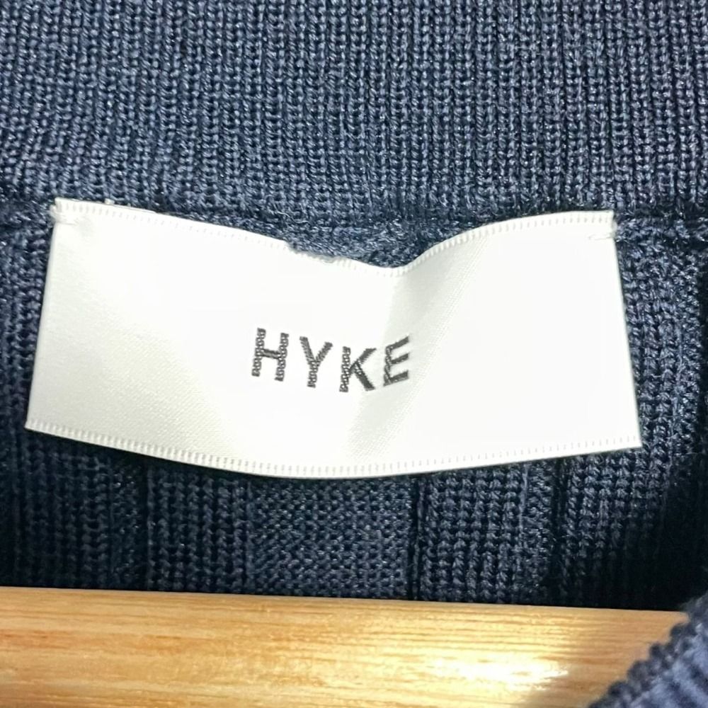 美品 23AW HYKE ハイク WIDE RIBBED CROPPED VEST ショート丈 クルーネック リブニット ノースリーブセーター ネイビー レディース 古着 中古 HYKE - 美品 23AW HYKE ハイク WIDE RIBBED CROPPED VEST