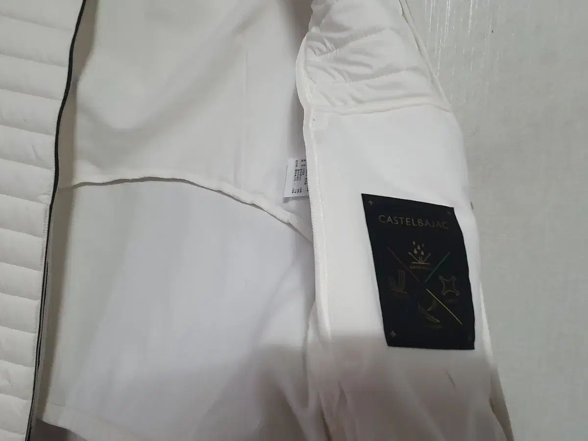 カステルバジャックレディスジャケット2枚 CASTELBAJAC カステルバジャック 2WAY中綿ジャケット ライトグレー×黒