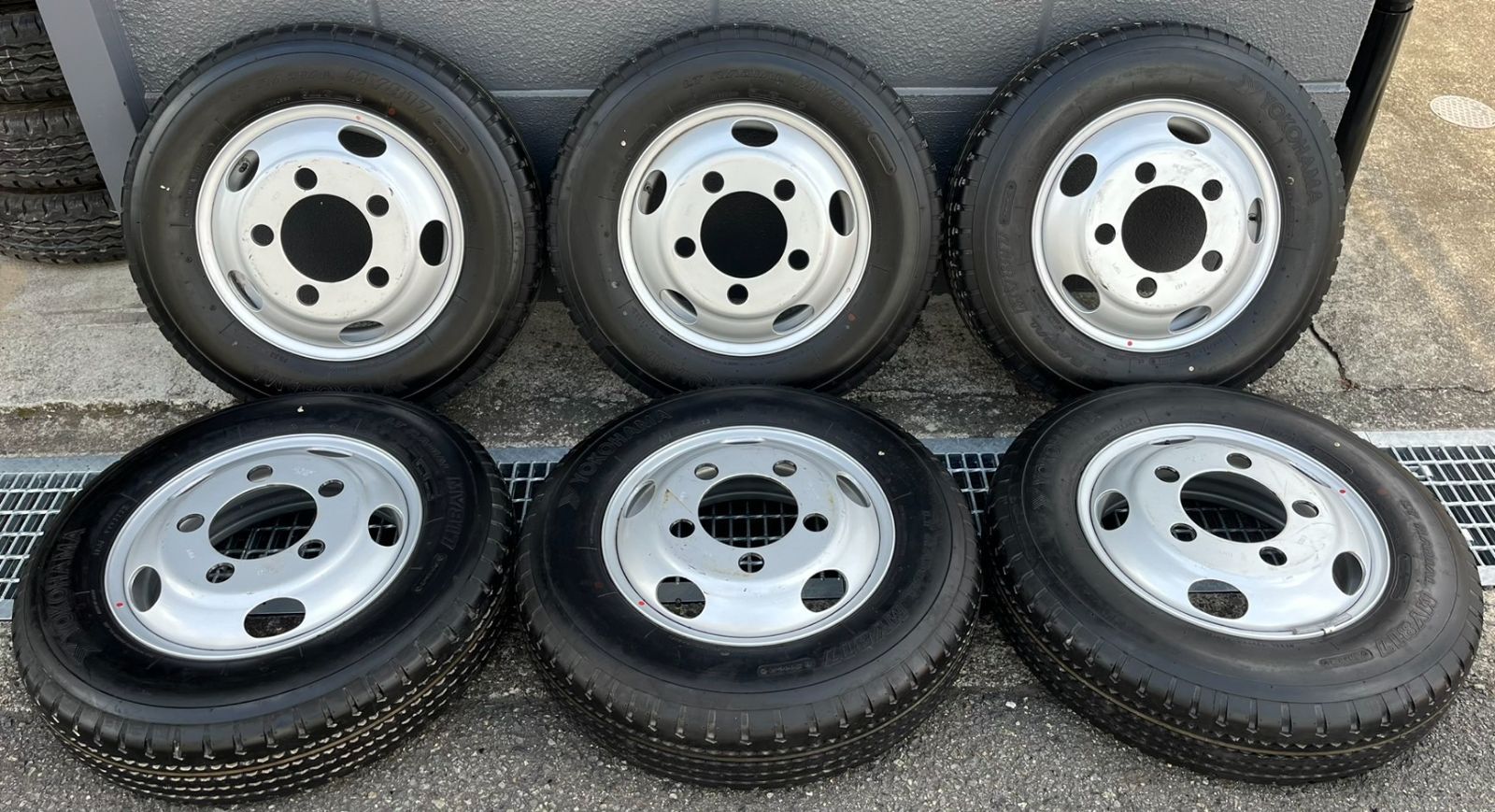 おそらく 製 ヨコハマ YOKOHAMA MY817 spec2 205 75R16 113 111L LT TOPY XAC 16×5.5K 115-8 6本 h_416