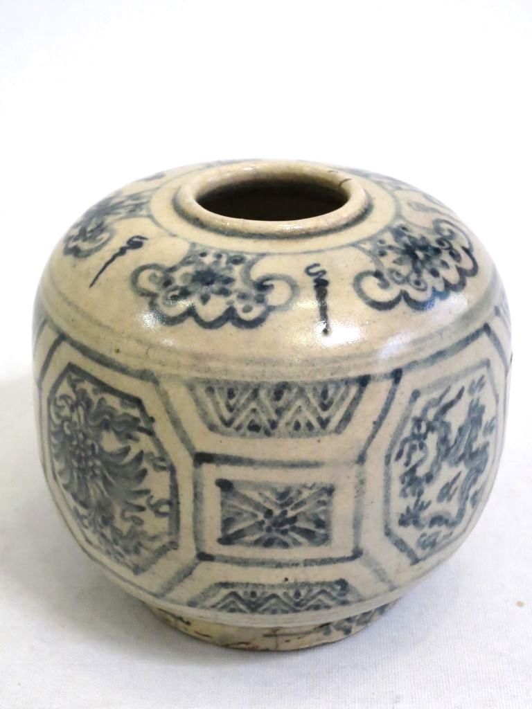 中国15世紀 染付の小壺 アンティーク 青花 古染付 青花龍濤文壺 文化遺産オンライン