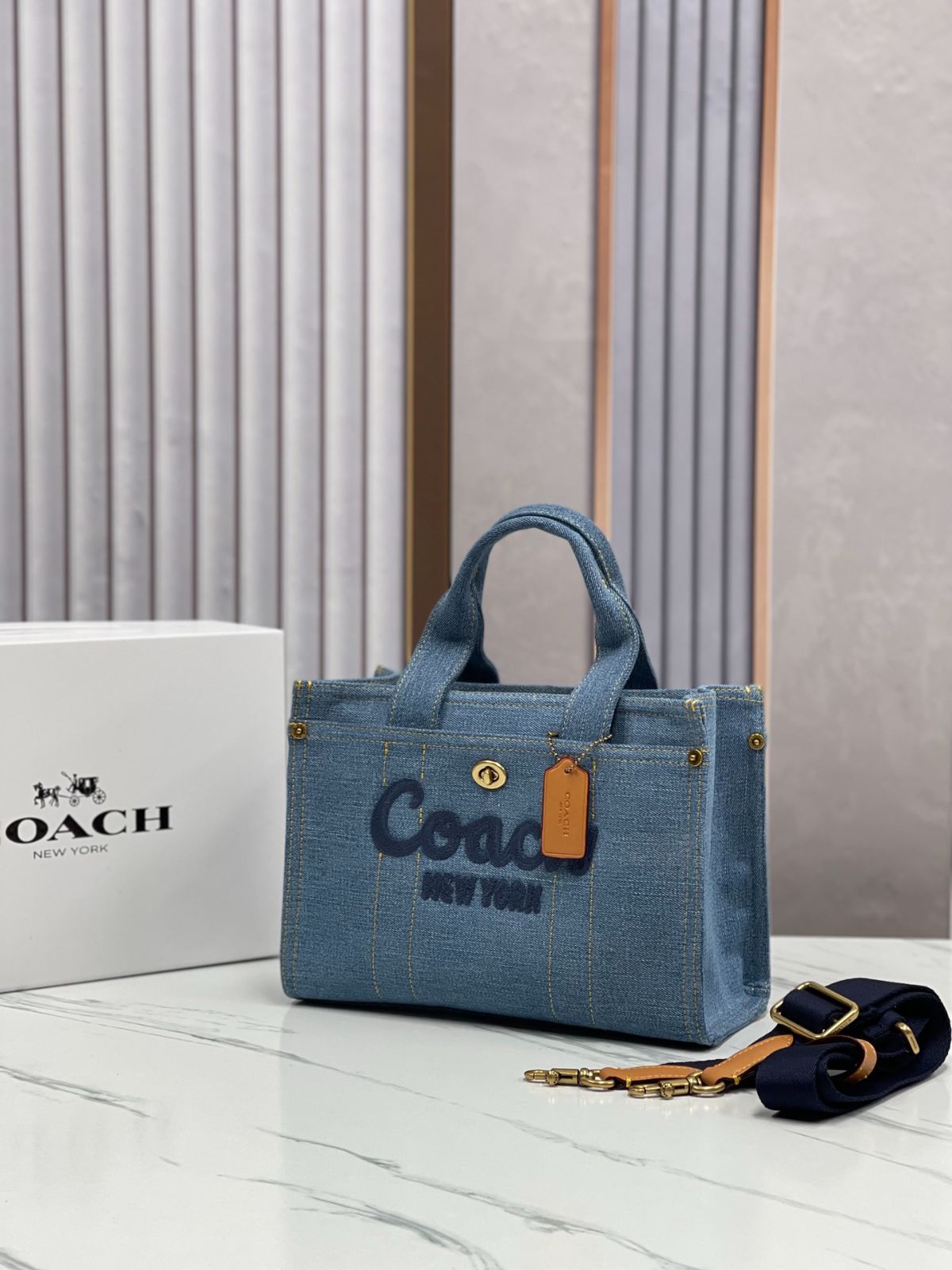 COACH CR659