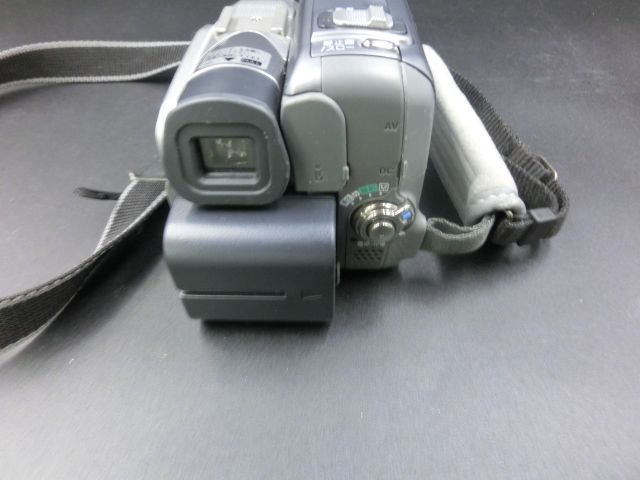 Victor・JVC GR-DF590-S Victor GR-DF590 極上動作品 デジタルビデオ