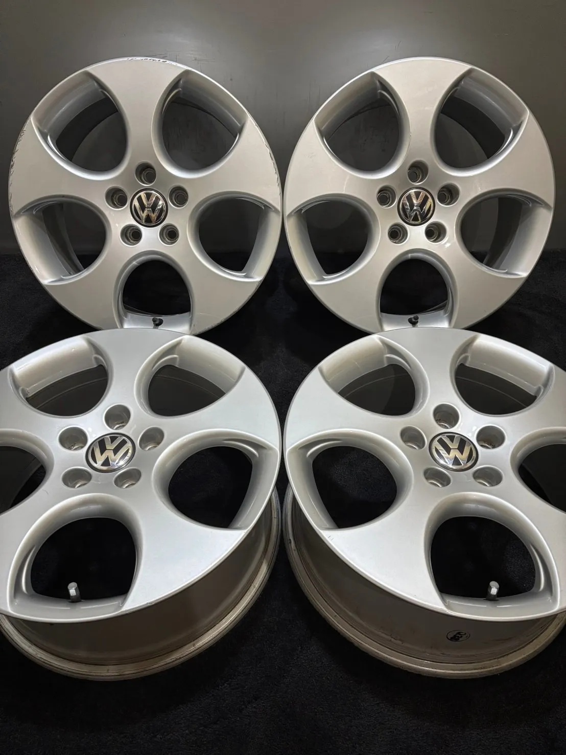 ★送料込み 希少品★VW トゥーラン 5T 純正ホイール 17インチ ☆送料込み 希少品☆VW トゥーラン 5T 純正ホイール 17インチ