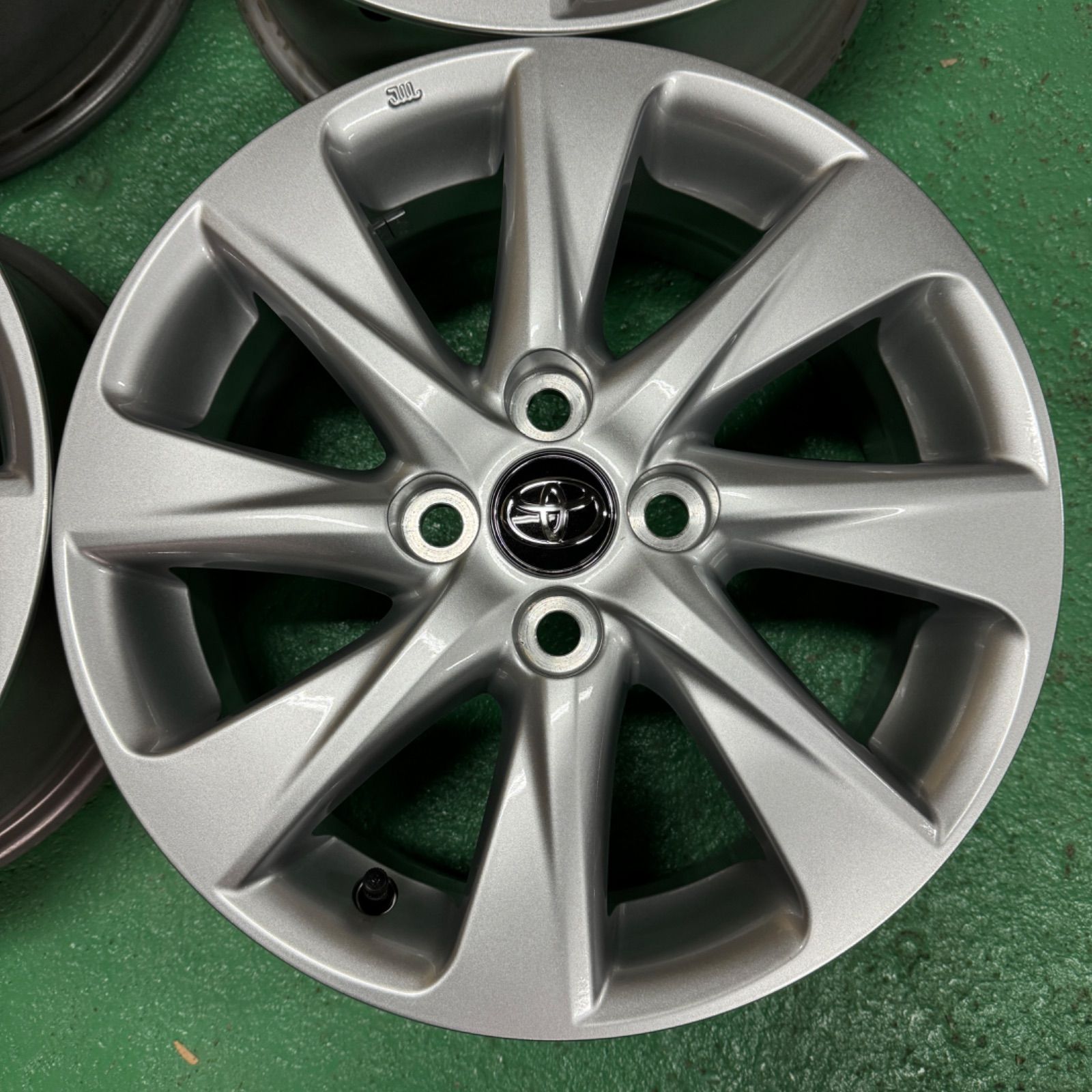 ばごさん専用 現行アクアやヤリス他 MXPK11 トヨタ純正ホイール 15×6J