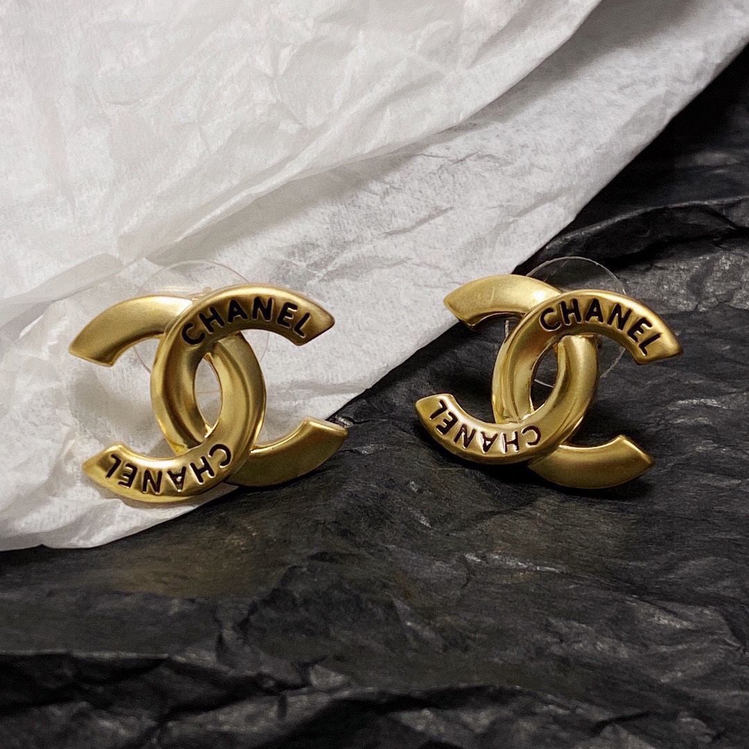 CHANEL ダブルCロゴ ピアス