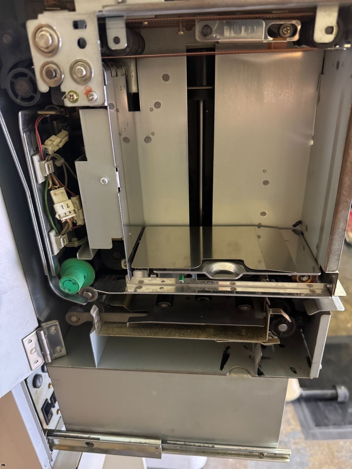ゆうグローリー高額紙幣両替機ＥＲＤ-20 2台 グローリー 両替機 ERD-20Q-E 高額紙幣 260×340×1500 中古店舗