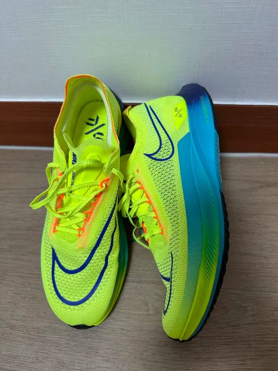 ボルト ブラック