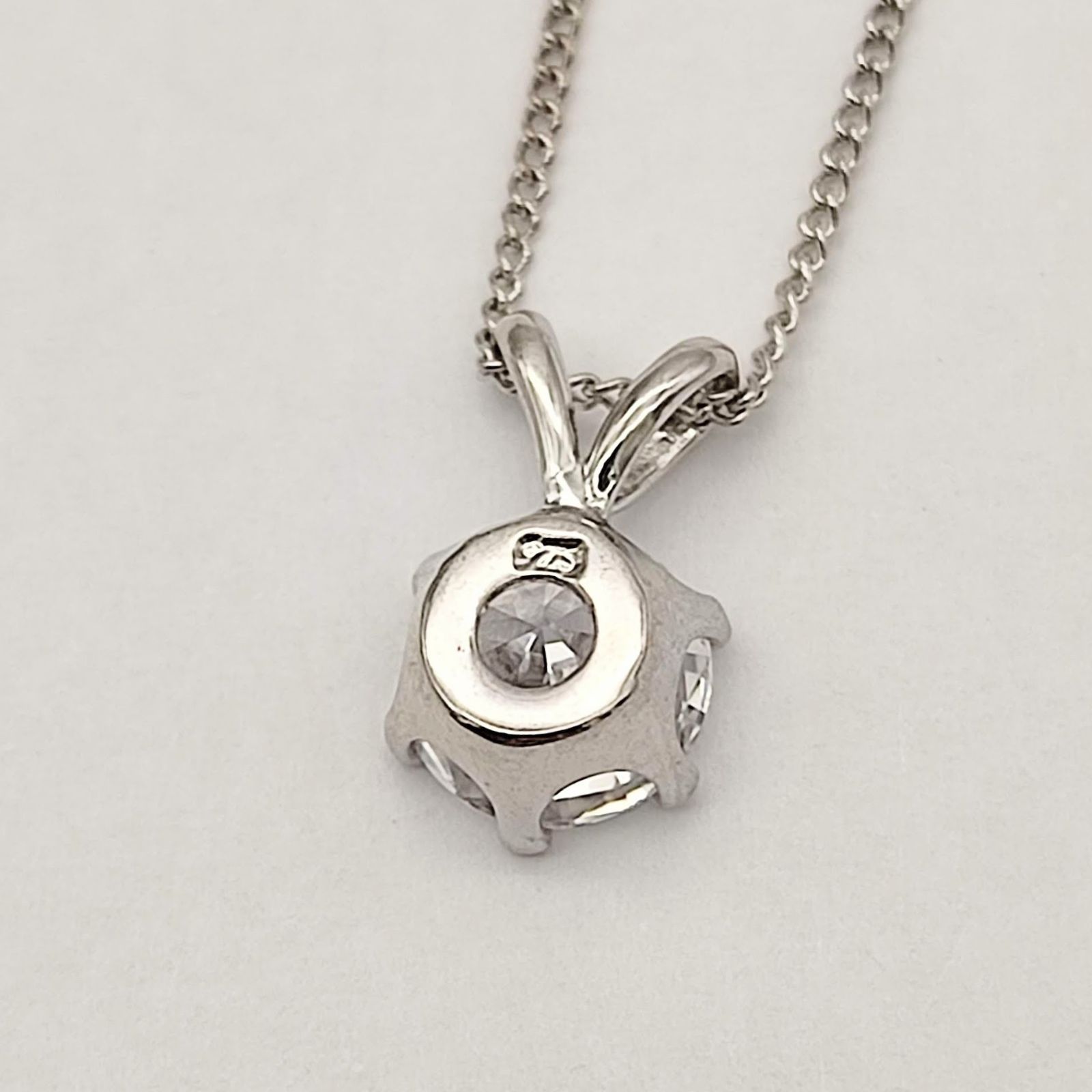 美品】一粒ストーンネックレス ジルコニア STERLINGSILVER 美品】一粒ストーンネックレス ジルコニア STERLINGSILVER
