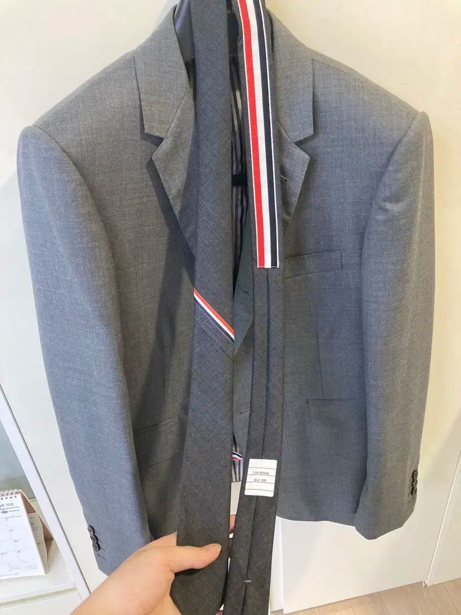 ✨ケース付✨FENDI ネクタイ 現行 ソリッド ナロータイ ワンポイント