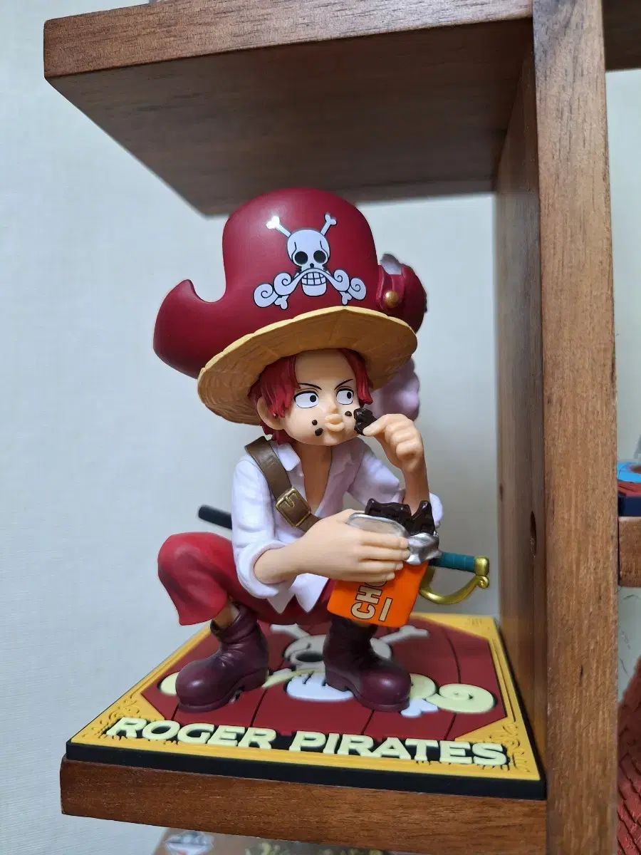 ONE PIECE（ワンピース） シャンクス フィギュア 新品 【公式通販】