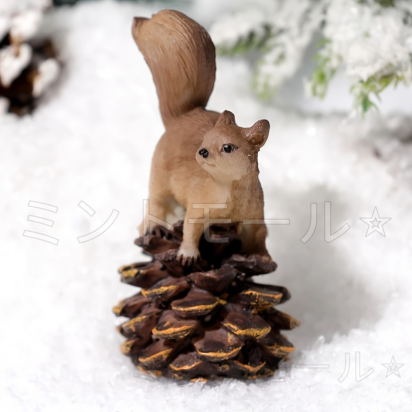 屋内 室内 屋外 インテリア 松ぼっくりに乗っているリス 秋のオブジェ