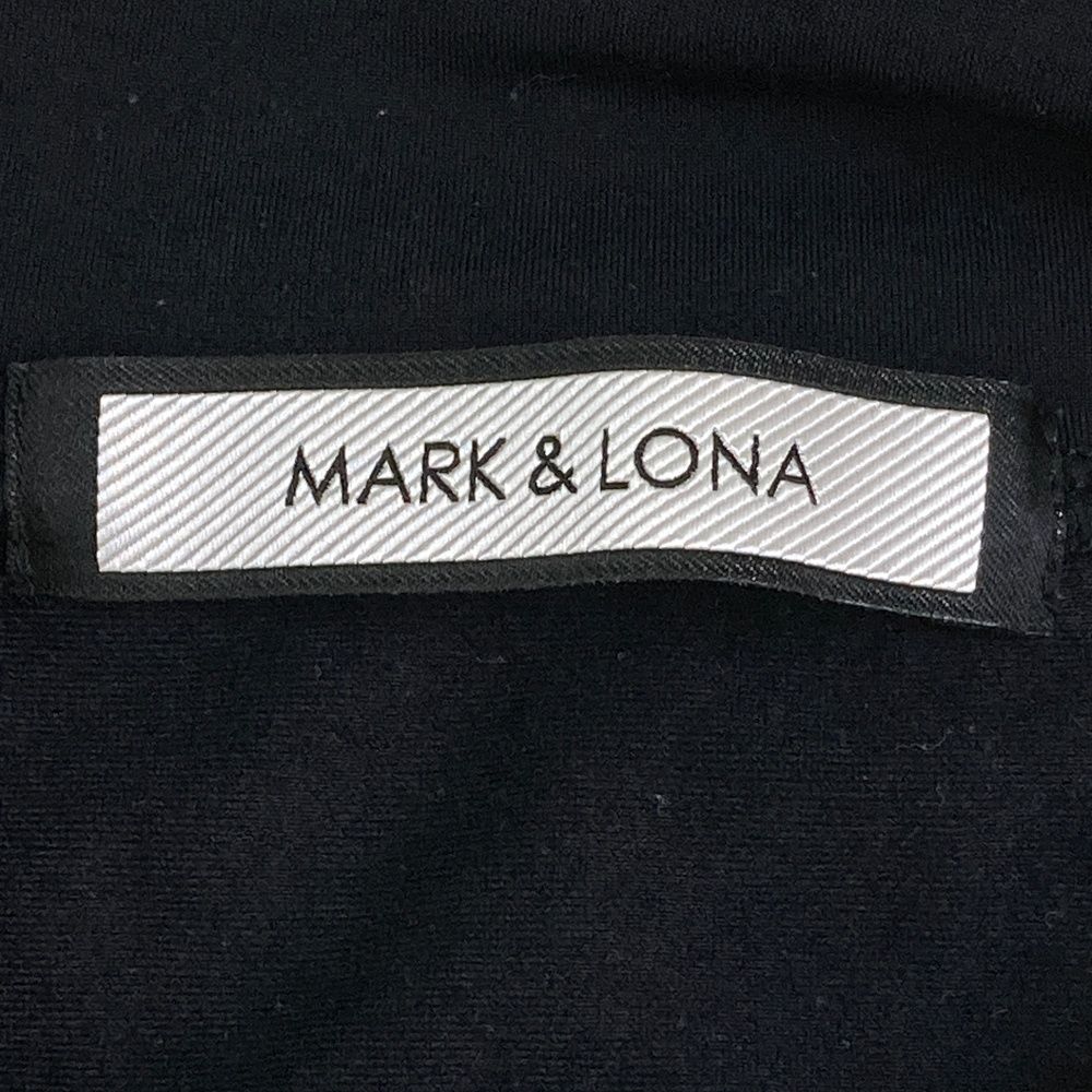 サイズ：48 MARK&amp;LONA マークアンドロナ  ハイネック 長袖Tシャツ スカル  ブラック系 [240101495071] ゴルフウェア メンズ ストスト サイズ：48 MARK&LONA マークアンドロナ ハイネック 長袖Tシャツ