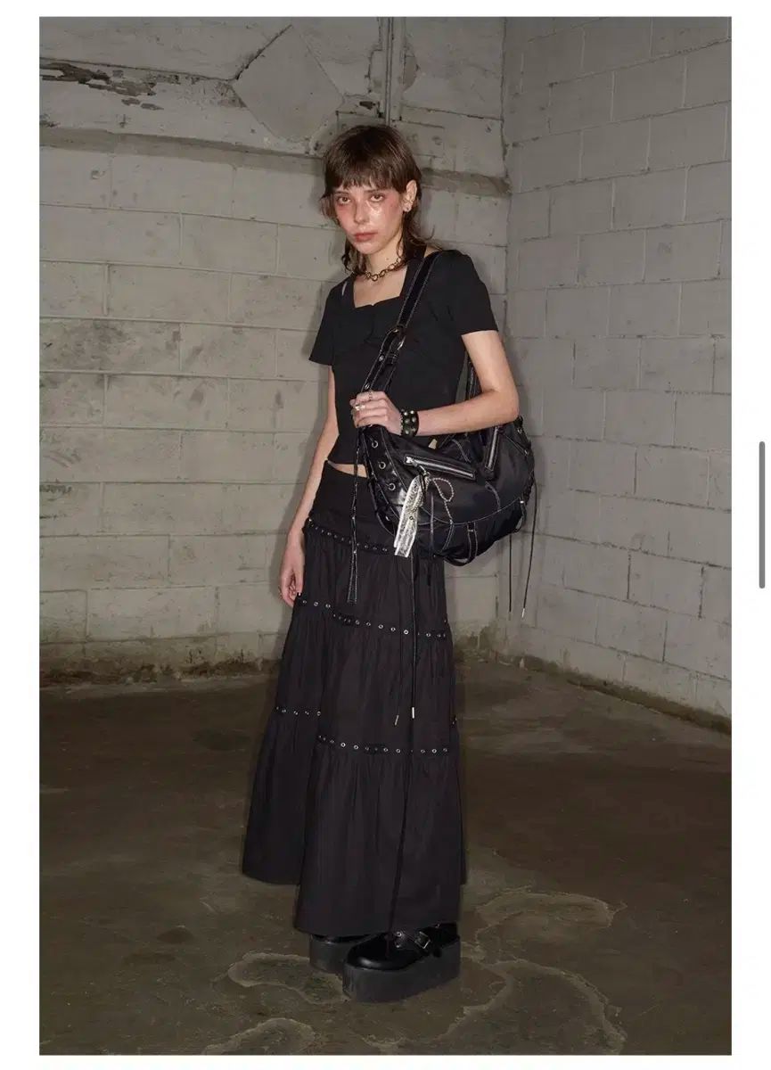 うるさくない Tiered Eyelet Maxi Skirt エンブロイダリー ロング丈スカート 黒