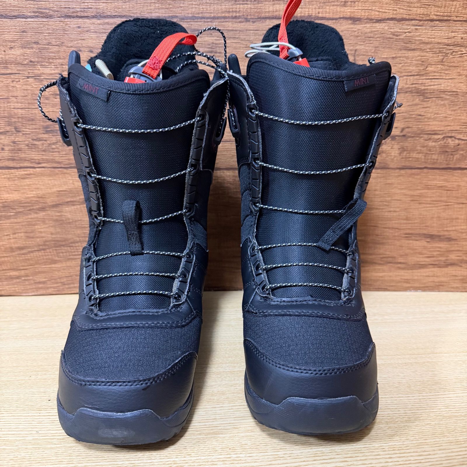 現行モデル BURTON バートン MINT ミント スノーボード ブーツ 22.5cm レディース オールラウンドモデル パウダー ジャンプ グラトリ ジブ トリック フリーラン マウンテンロゴ