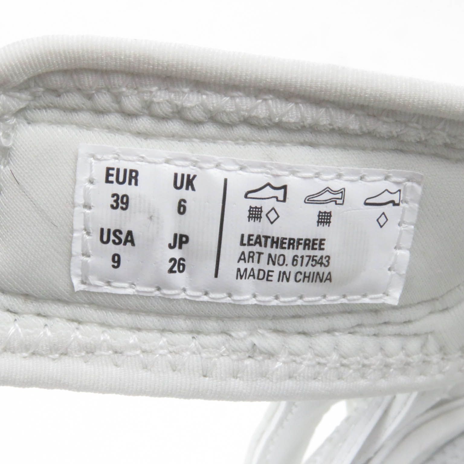 BALENCIAGA ホワイト トングサンダル 39 BALENCIAGA】Crocs トング