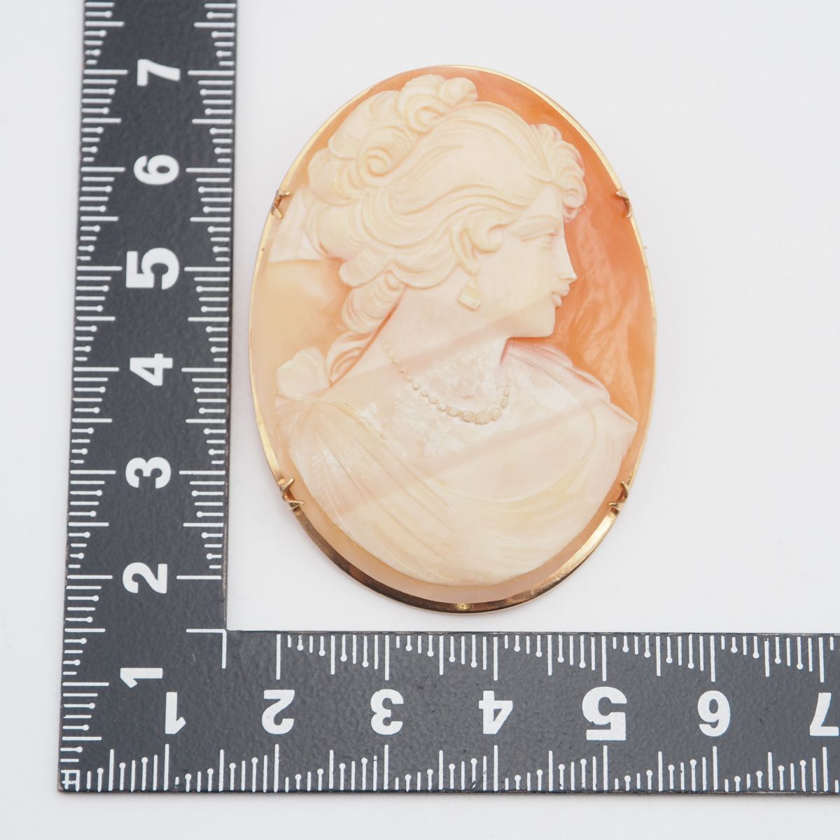 ビンテージ ブローチ 本鼈甲 シェル 装飾 女性の横姿 197 B763 シェルカメオ 作家サイン有 ブローチ 女性横顔 ゴールド