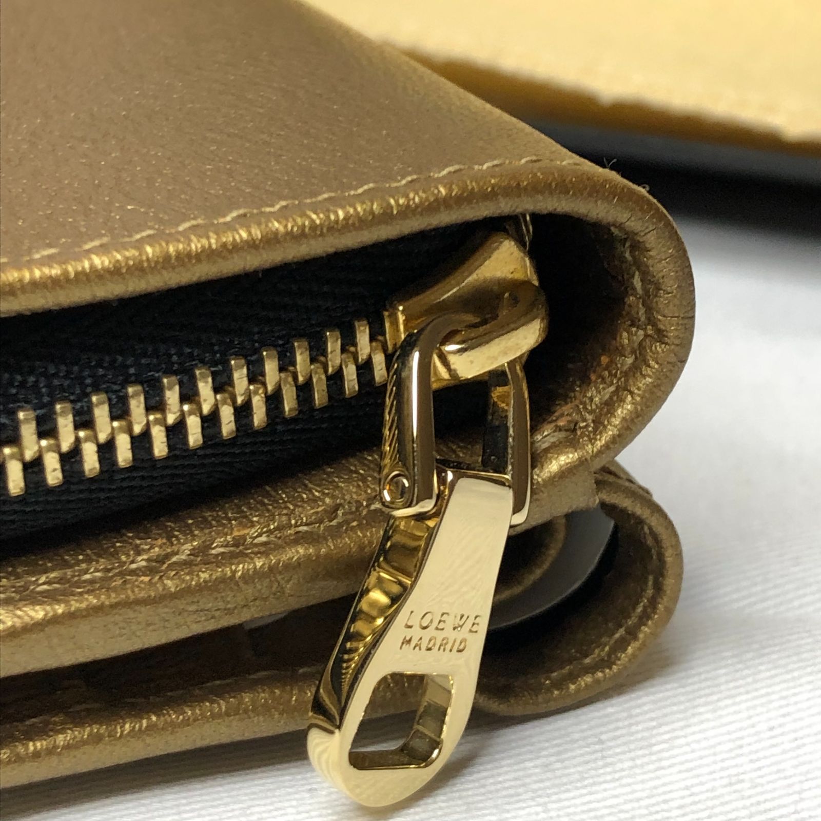 未使用 ロエベ 二つ折り財布 アナグラム コンパクト フラップ  