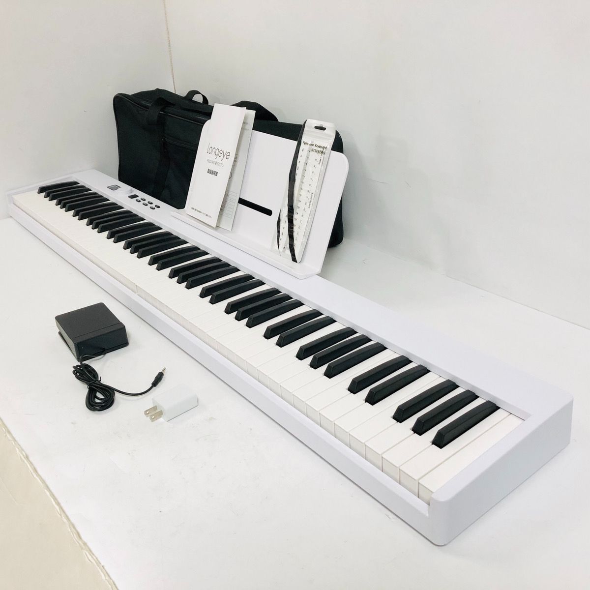 出音良好♪ Longeye FOLDPRO ロンアイ 88鍵盤 折りたたみ式電子ピアノ 電子キーボード 充電式 携帯型 ペダル ケース 持ち運びに最適 本格的タッチ 性 MIDI対応