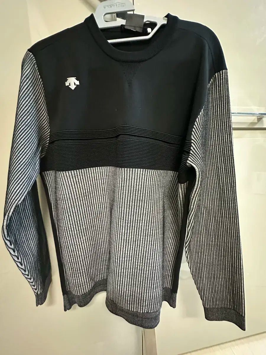 デサントゴルフ₍DESCENTE GOLF ブラック ストライプ ニット