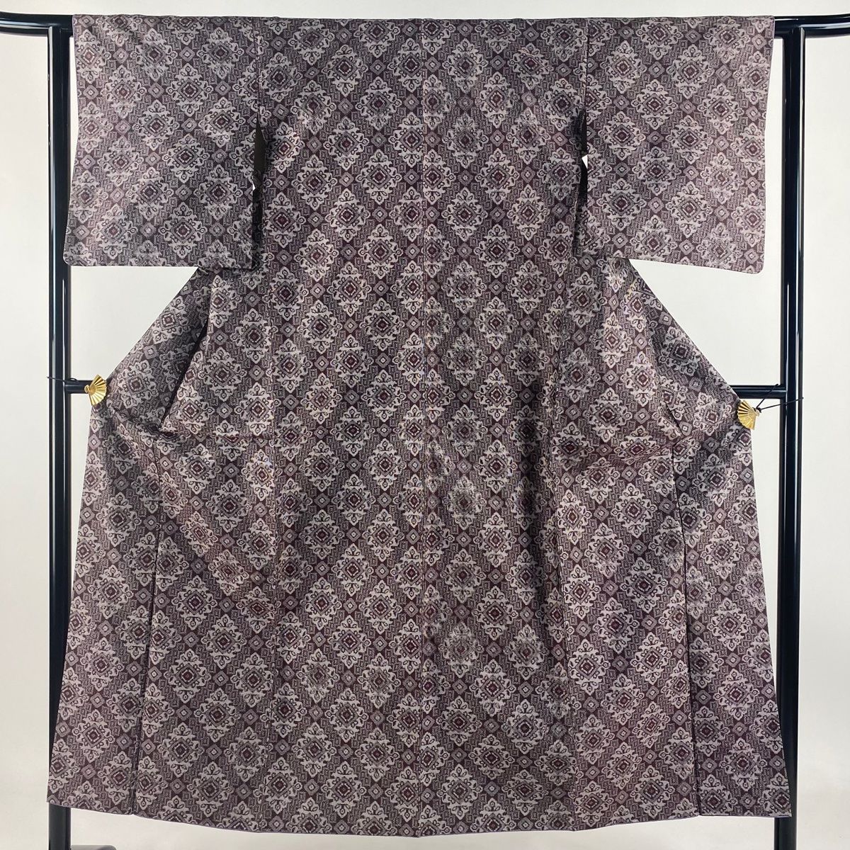 紬 身丈153.5cm 裄丈64cm M 単衣 幾何学模様 クリーム 正絹 秀品 中古 紬 身丈153.5cm 裄丈64cm M 単衣 草花 菱 灰茶 正絹 美