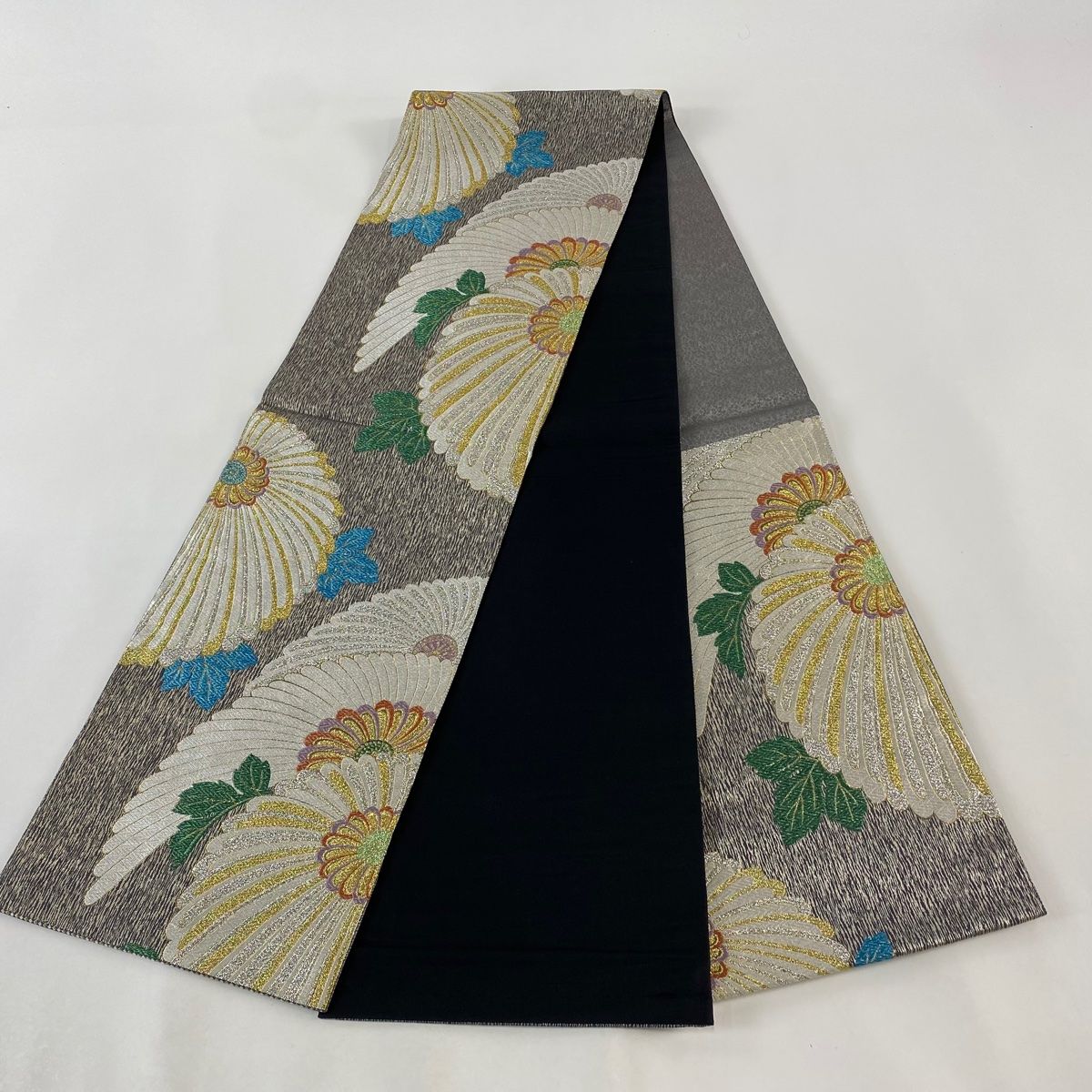 袋帯 美品 秀品 菊 箔 唐織 黒灰 六通 正絹 【中古】 - メルカリ