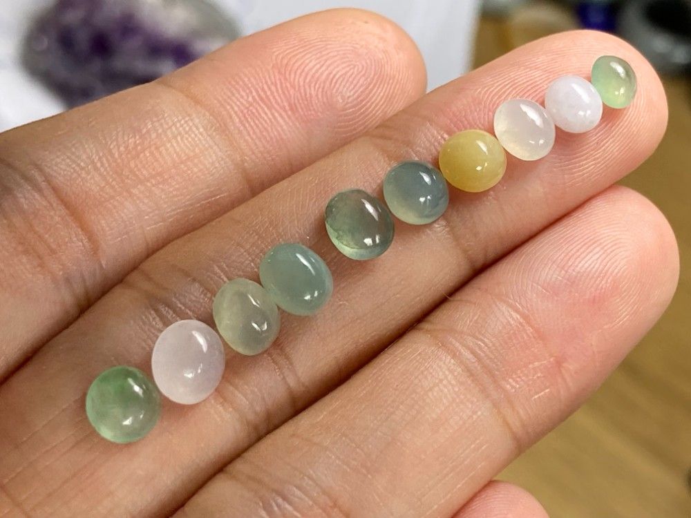 ミャンマー産 翡翠原石 硬玉A貨です。1319g ミャンマー産 翡翠原石 硬玉A貨です。1319g - メルカリ