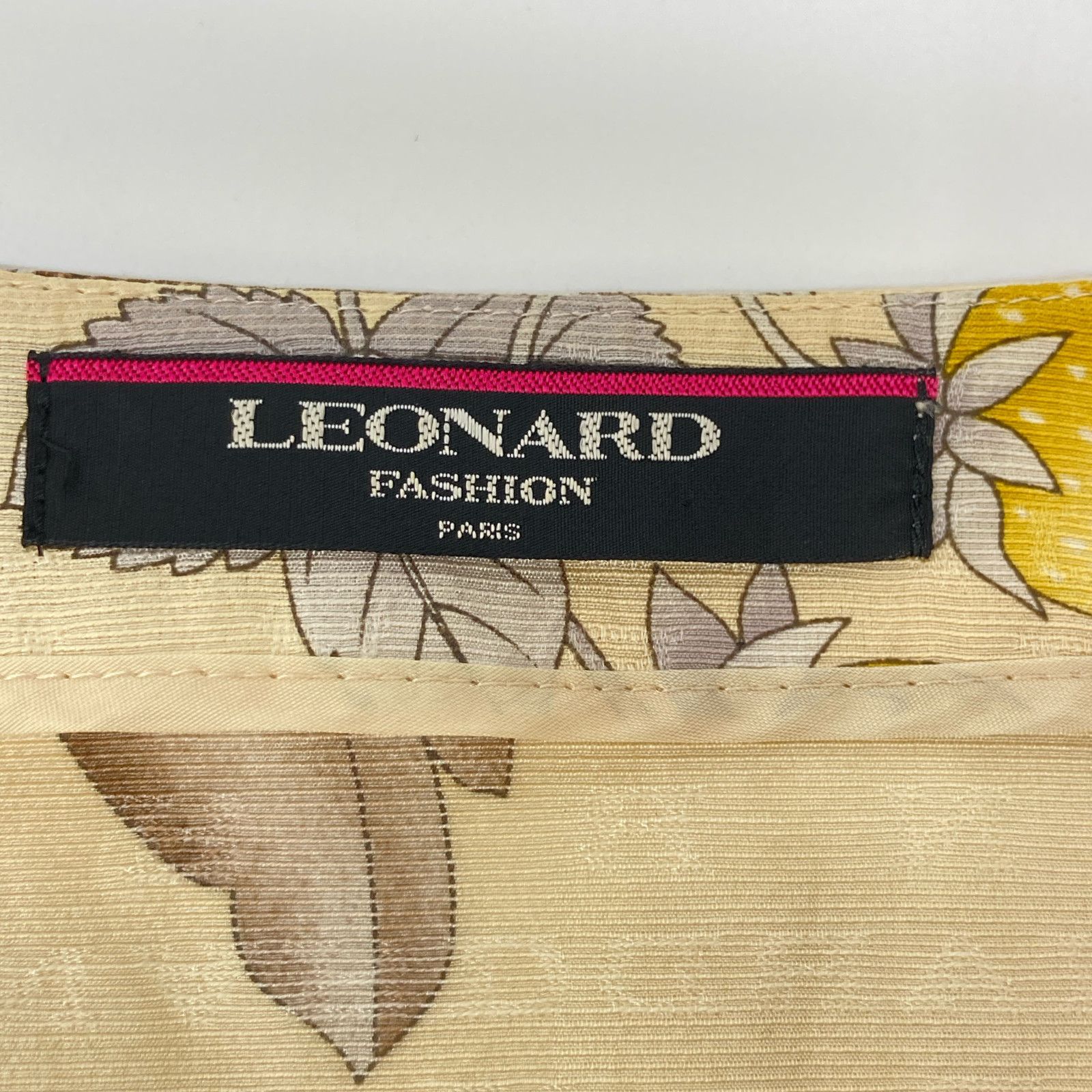 特価 LEONARD レオナール ベージュ シルク混み フラワー ノーカラー ジャケット・アウター