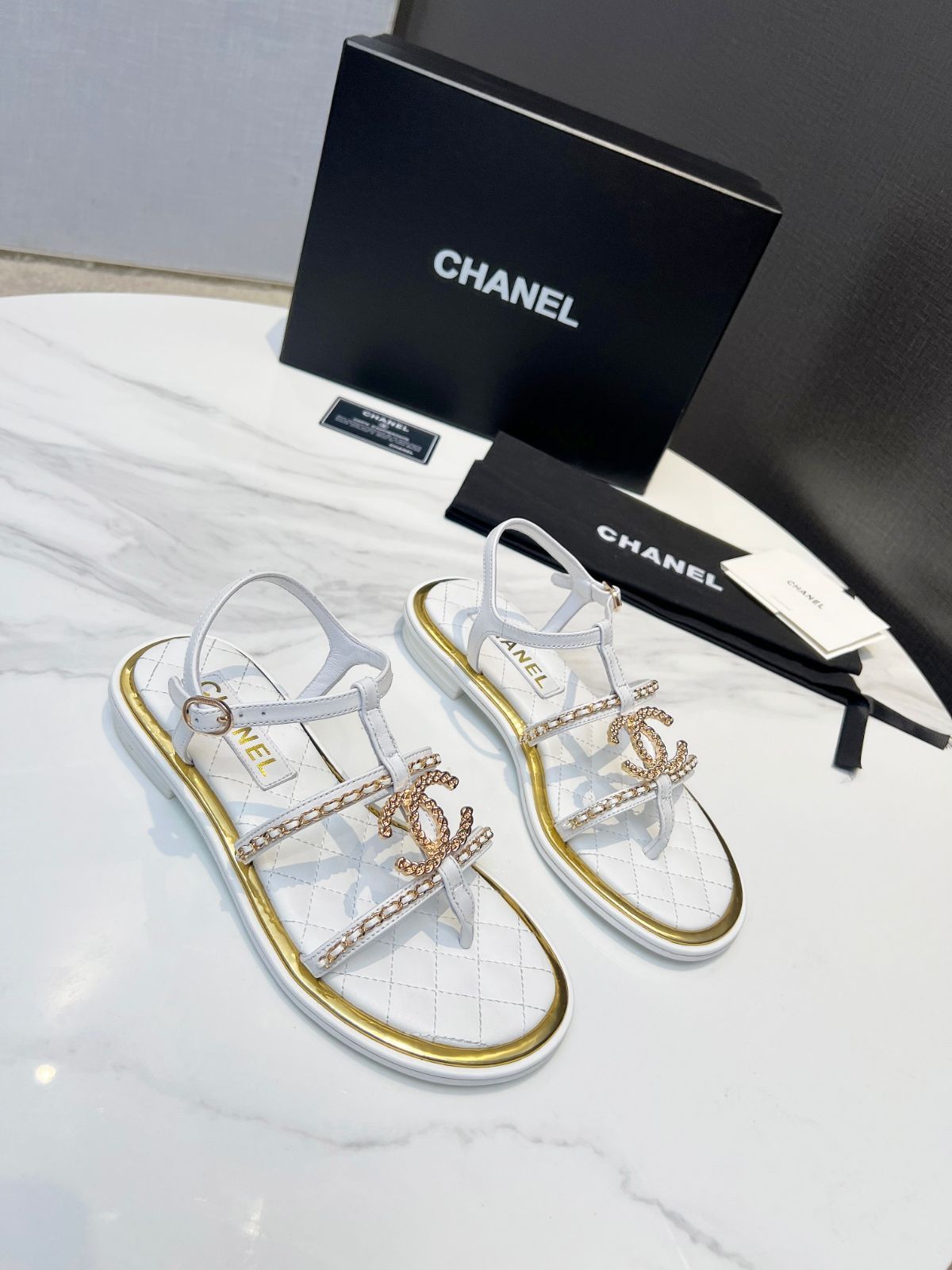 25A CHANEL CC エレガントなアンクルストラップミュール CHANEL アンクルストラップサンダル01-3 - メルカリ