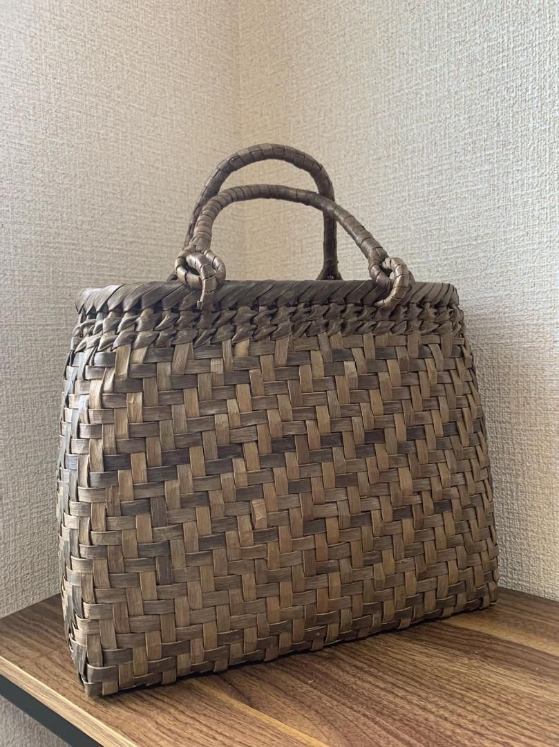 【月始め特価】◎逸品フェア◎着姿美人の胡桃籠バッグ★手仕事の網代編★ 月始め特価】◎逸品フェア◎着姿美人の胡桃籠バッグ☆手