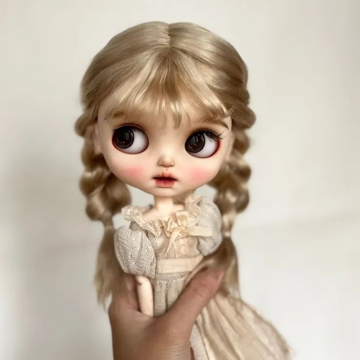 ブライス ウィッグ モヘアウィッグ 海外作家 三つ編み - メルカリ 