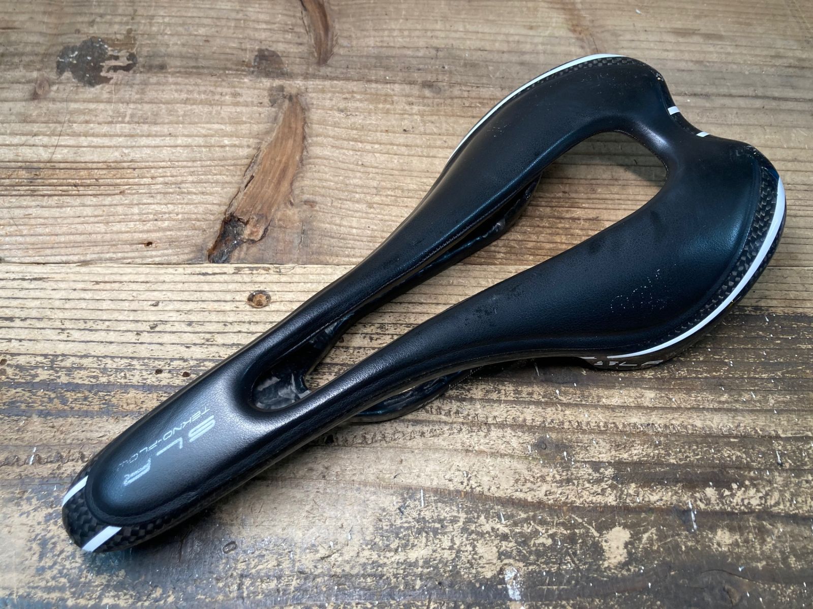 JG585 セライタリア SELLE ITALIA SLR TEKNO FLOW サドル カーボンレール 黒